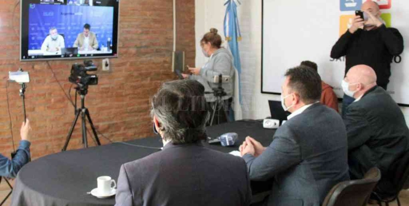 San Lorenzo: firman convenio para la construcción de cloacas en barrio Bouchard