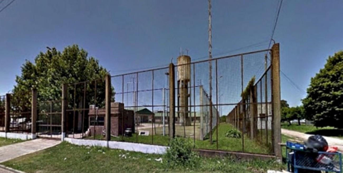 Sacaron a presos a jugar al fútbol y uno de ellos se escapó