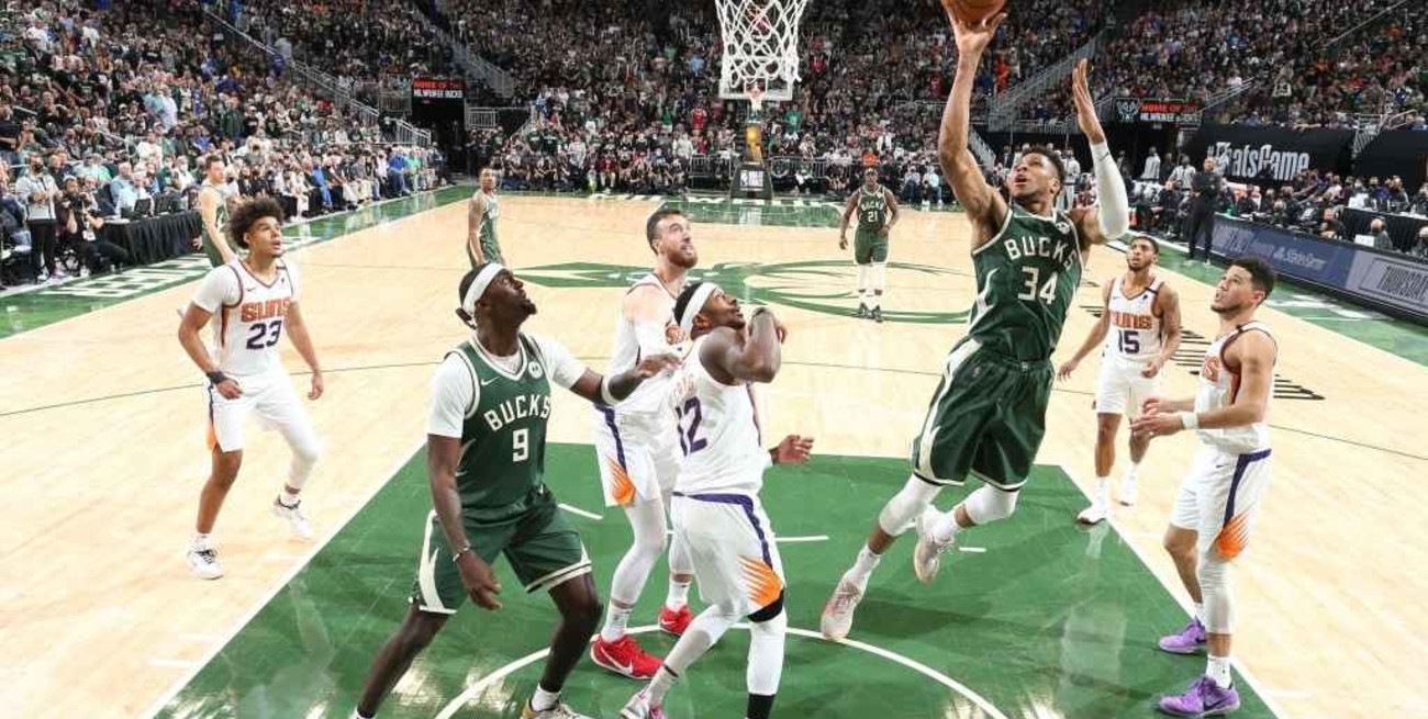 Milwaukee Bucks superó a Phoenix Suns y puso 1-2 la serie, por el anillo de la NBA 