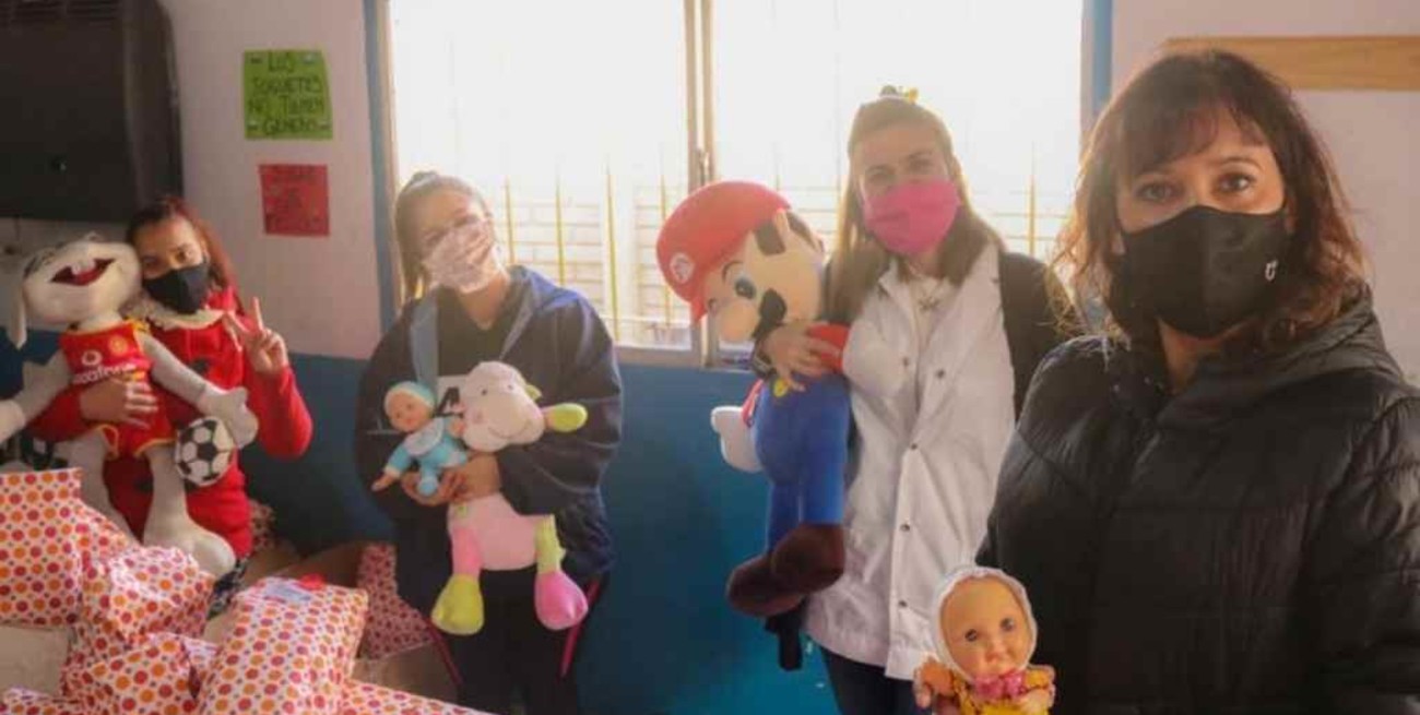 Reclusas del Servicio Penitenciario Bonaerense reacondicionaron indumentaria y juguetes para 300 niños 