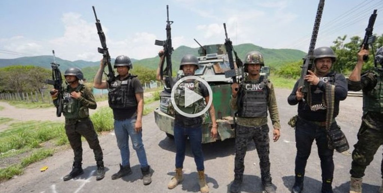 Video: el Cartel de Jalisco desafía a las autoridades y marcha a cara descubierta