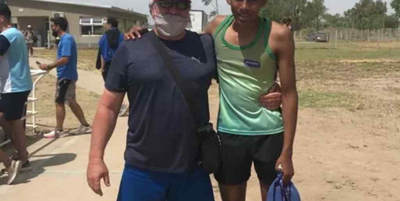 Tiene 15 años y es reconocido como el "Usain Bolt neuquino" por su velocidad