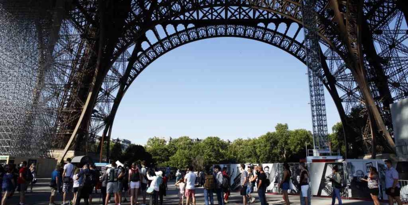 Reabre la Torre Eiffel después de nueve meses de cierre