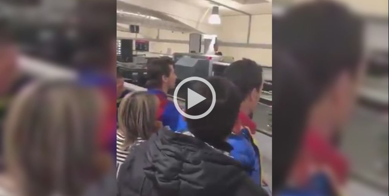 Messi tuvo un incidente con hinchas del Barcelona en el aeropuerto