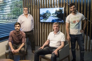 Marcelo Manera De pie, Mauricio Baili y Manuel Baili; sentados, Matías Baili y Roberto Luchtenberg.