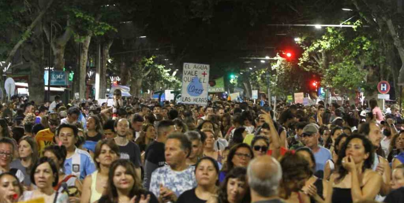 Masiva marcha en Mendoza pidiendo la derogación de la ley minera