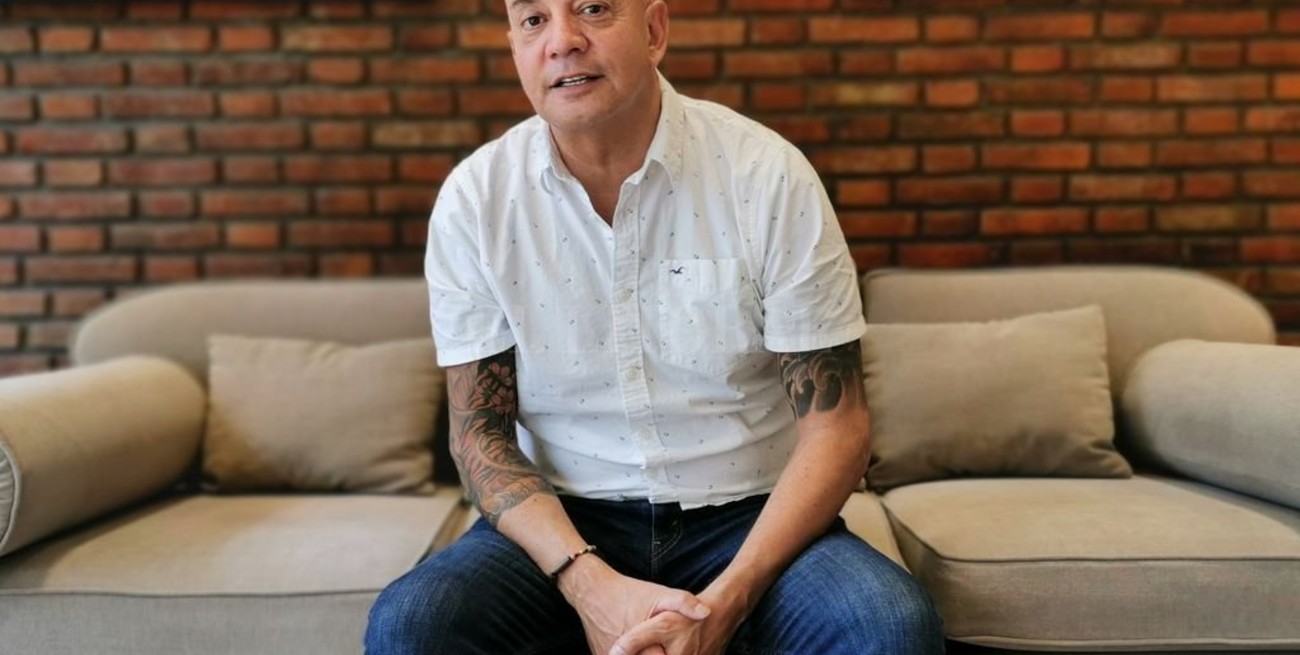 Bahiano invita a bailar en casa