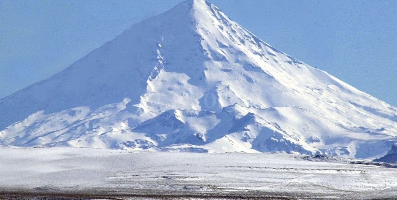 Hallaron muerto al andinista que cayó en una grieta del volcán Lanín