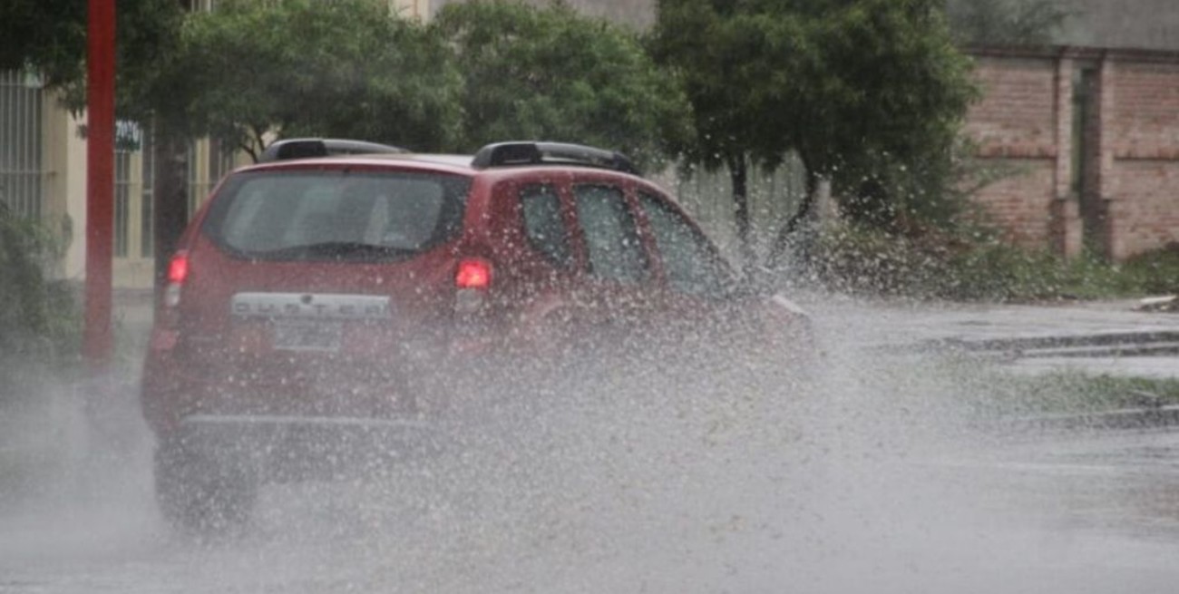 Una tormenta de viento y lluvia causó daños en Santiago del Estero