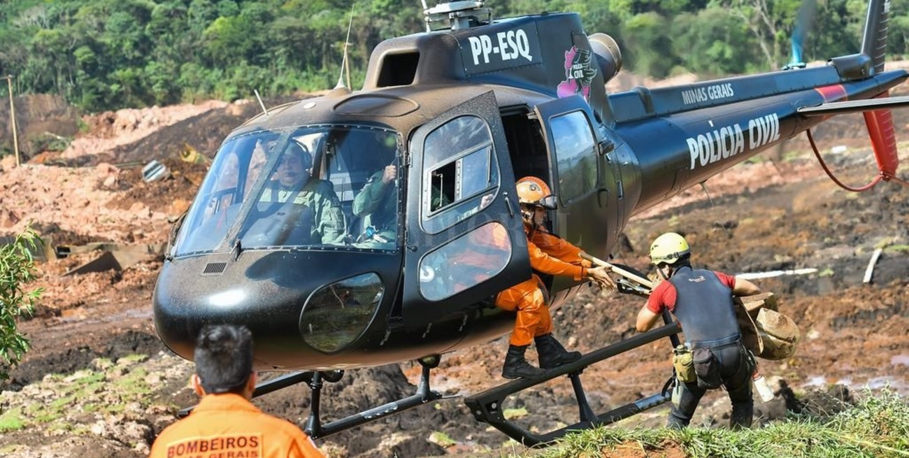 Rescataron a 46 personas y 345 permanecen desaparecidas por la avalancha en Brasil