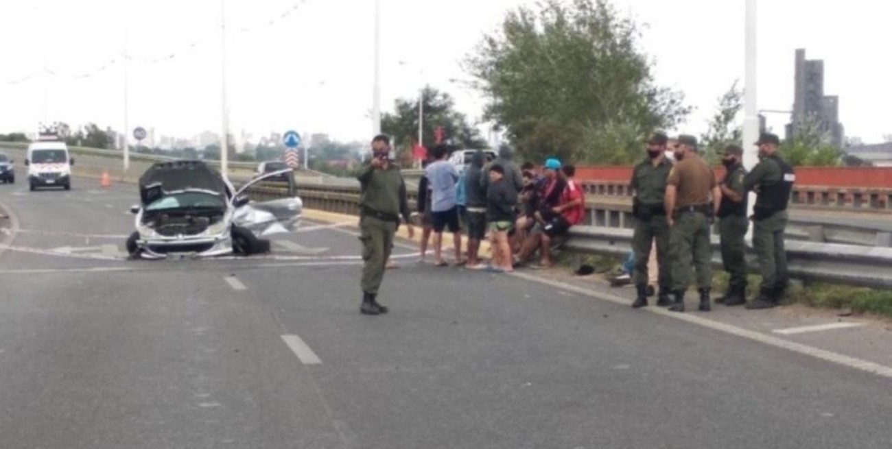 Un hombre se bajó del auto tras chocar y murió atropellado