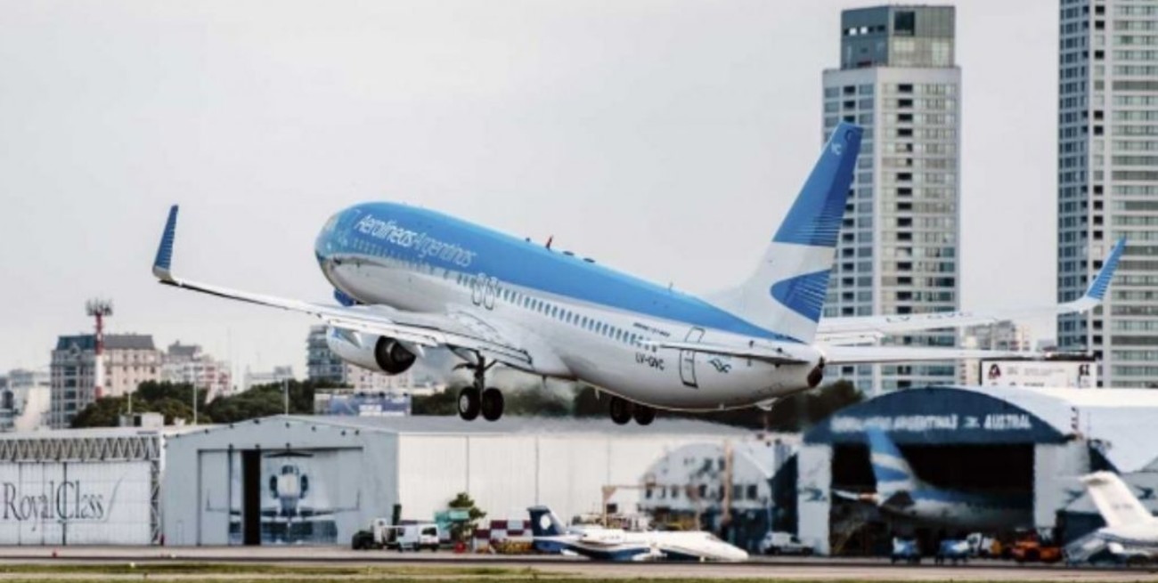 Controladores aéreos retoman medidas gremiales y podría haber demoras en los vuelos hasta el jueves