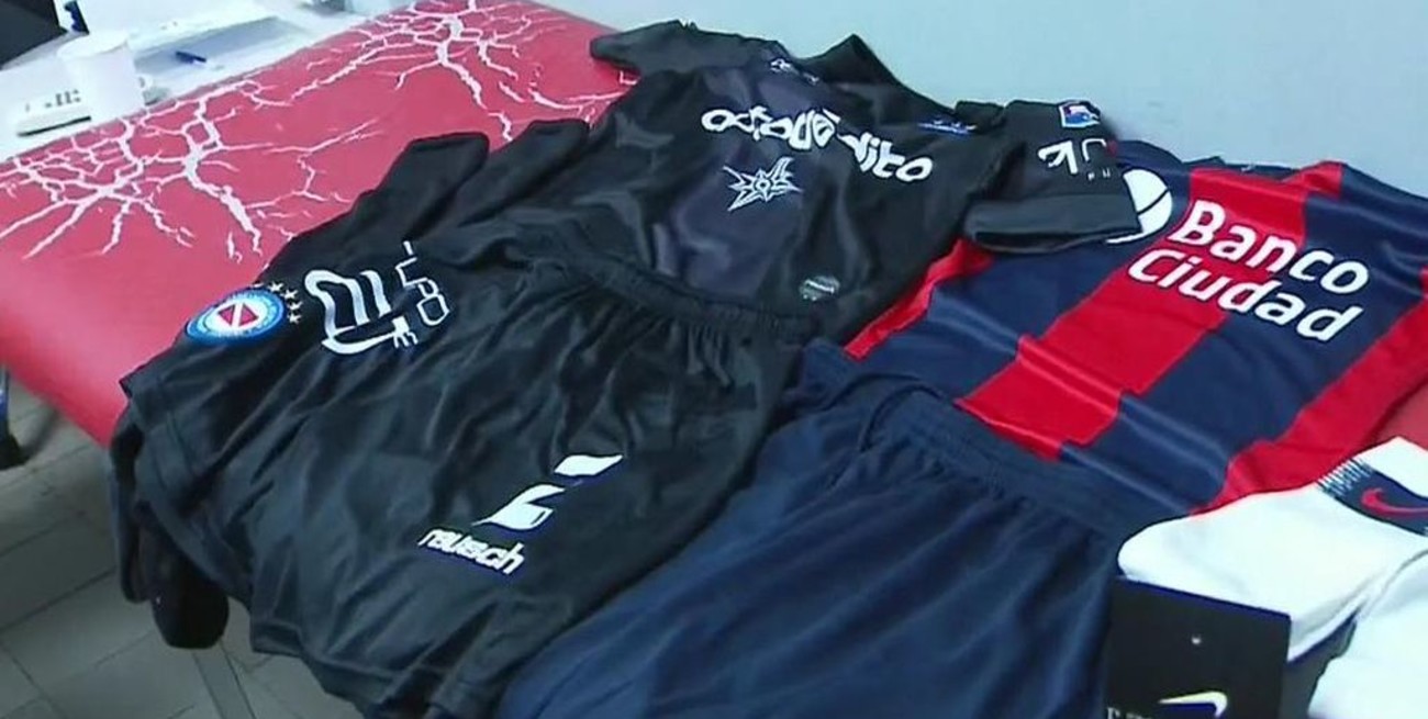 Insólito: San Lorenzo - Argentinos se demoró una hora por problemas con la indumentaria 