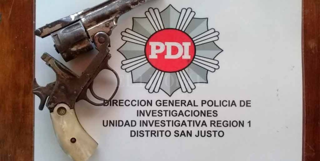 Quería cambiar un revólver por un celular en Facebook: terminó detenido