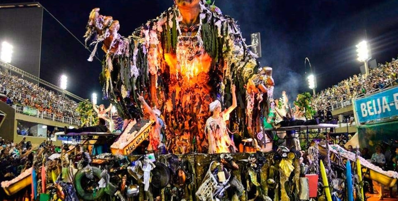Carnval en Brasil: escuela de samba ganó con desfile de crítica social 