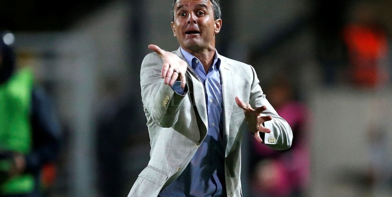 Lavallén, el que siempre  sonaba, es DT de Colón 