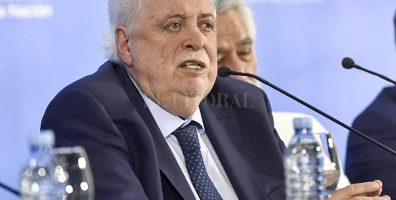 Ginés González García fue internado y quedará en observación hasta este jueves