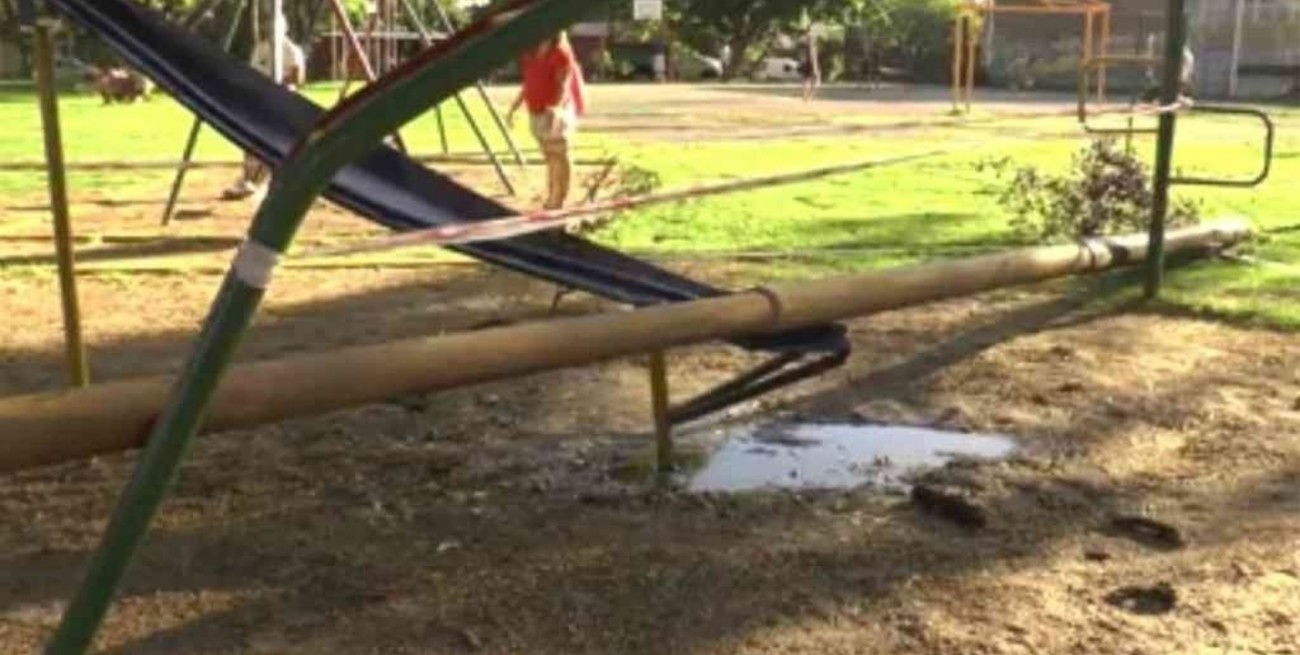 Vecinos de la Plaza 9 de Julio advierten que faltan luminarias