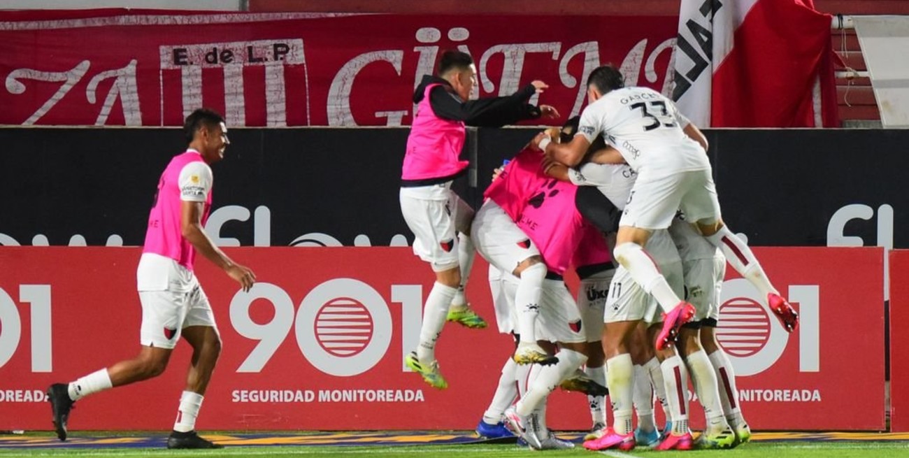 Así quedaron las tablas de posiciones tras los partidos del sábado