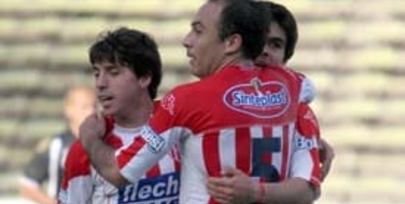 Un Serri-zuelazo para ganar y trepar a la punta del campeonato