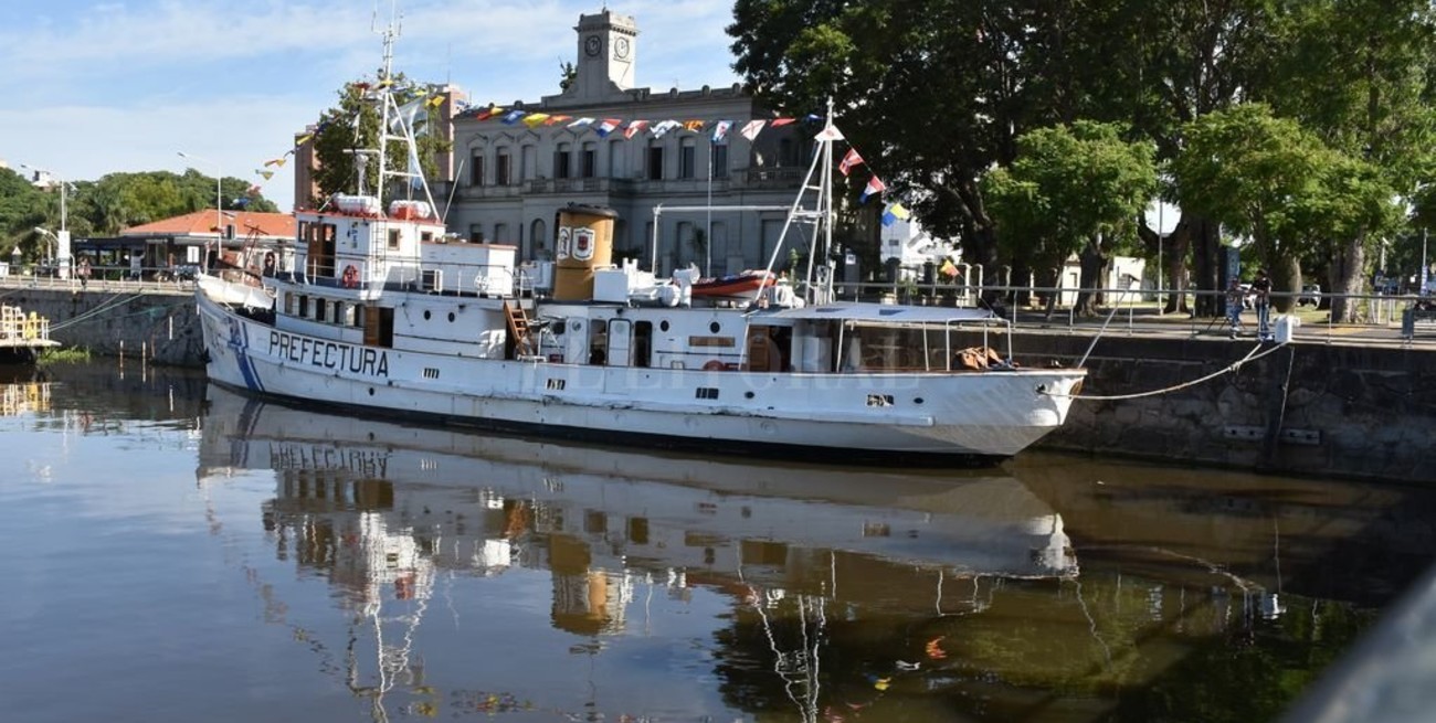 El buque escuela "Mandubí" se  encuentra en nuestra ciudad