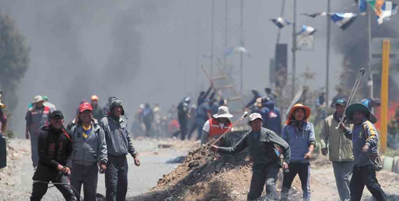 Al menos seis muertos por los enfrentamientos en una refinería en El Alto