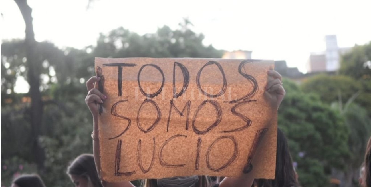 Masiva movilización por Lucio Belfiori en Plaza 25 de Mayo