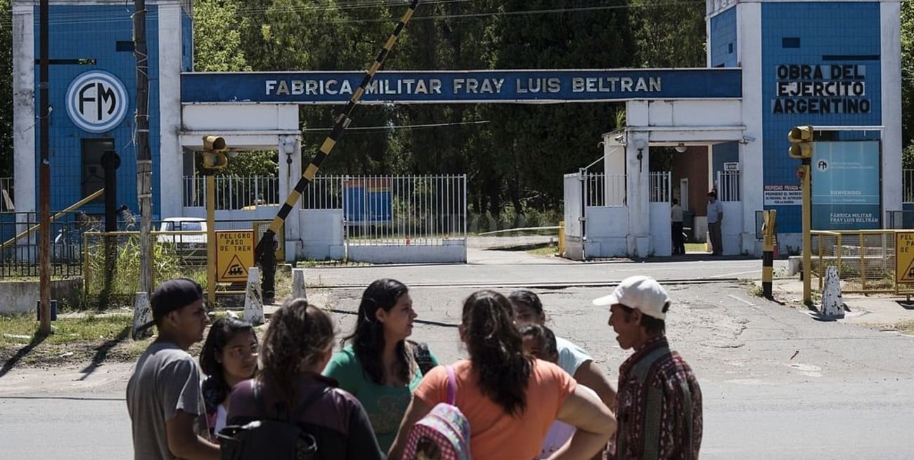 Despiden a 35 trabajadores de la Fábrica Militar de Fray Luis Beltrán