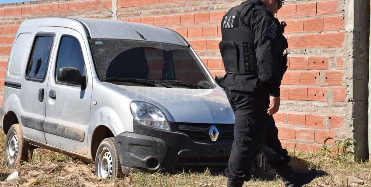 Loco raid de una banda roba autos