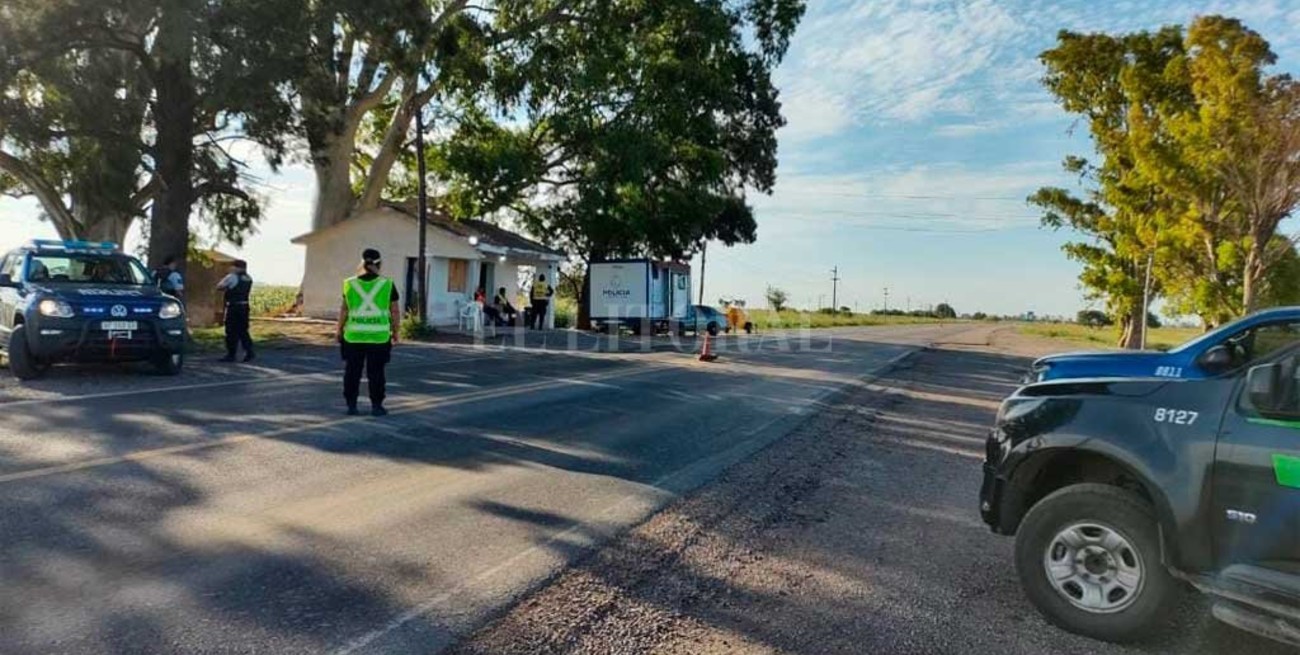 Los barras de Colón "deportados" llegaron al Fonavi y hubo incidentes violentos