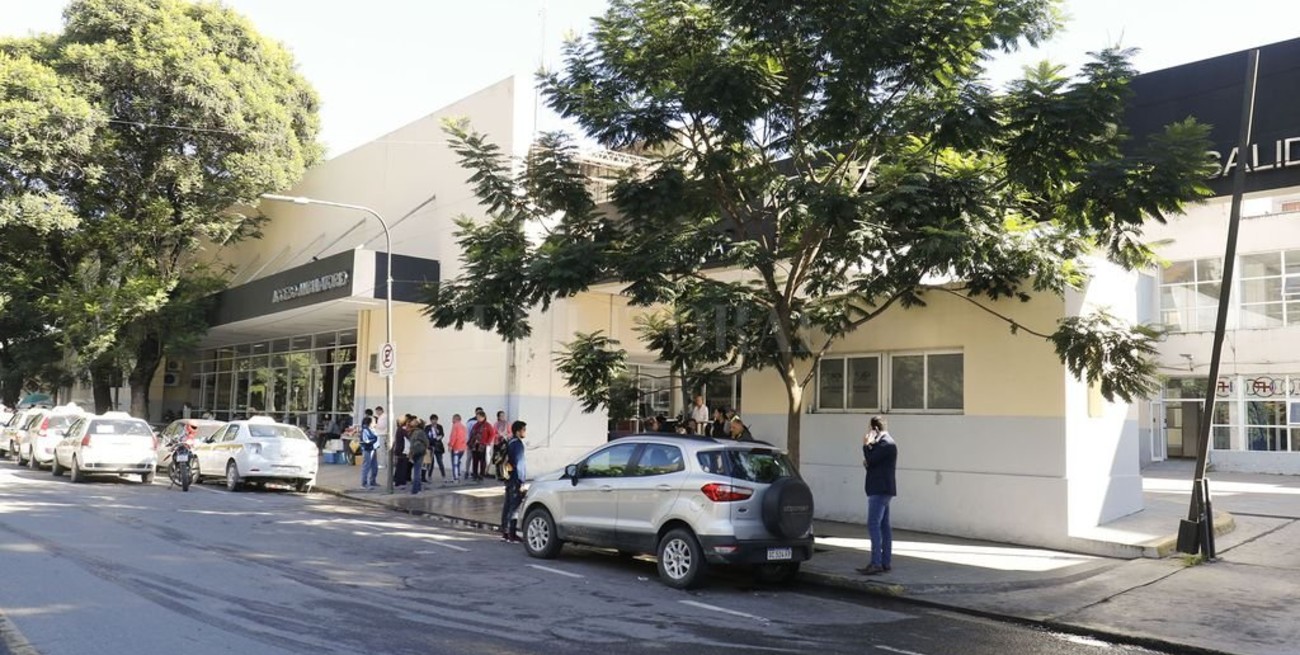 Sergio Denis "sigue grave pero con una leve mejoría" 