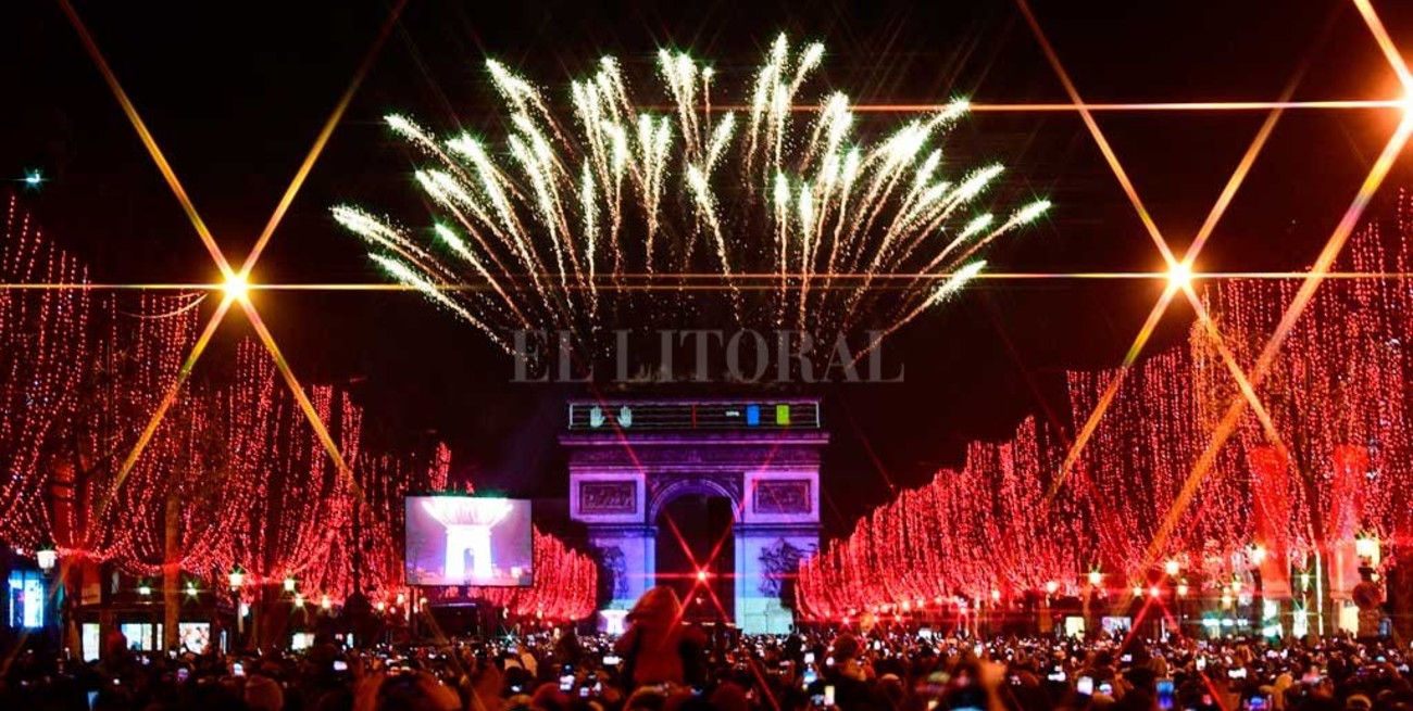 París anula fuegos artificiales y conciertos de fin de año