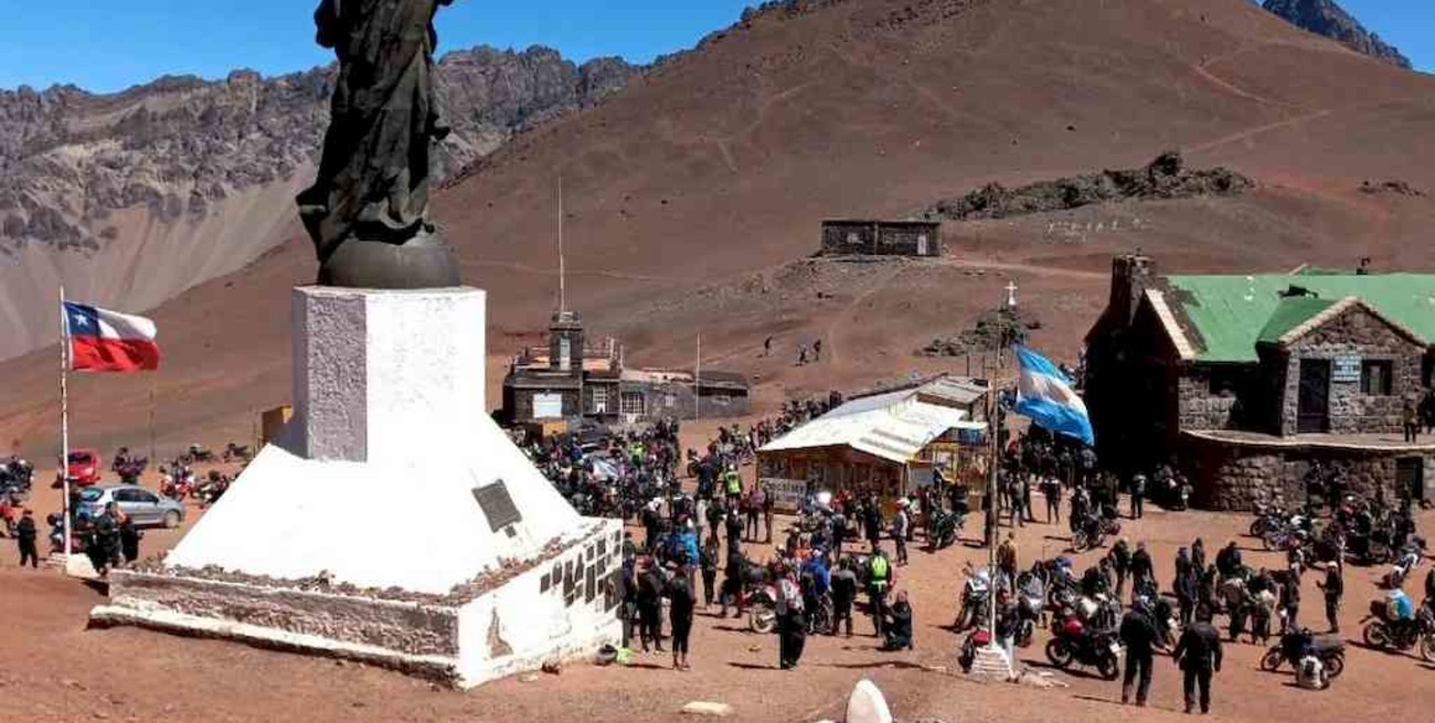 Mendoza: unos 2.000 motoviajeros de todo el mundo abrazaron "por la paz" al Cristo Redentor