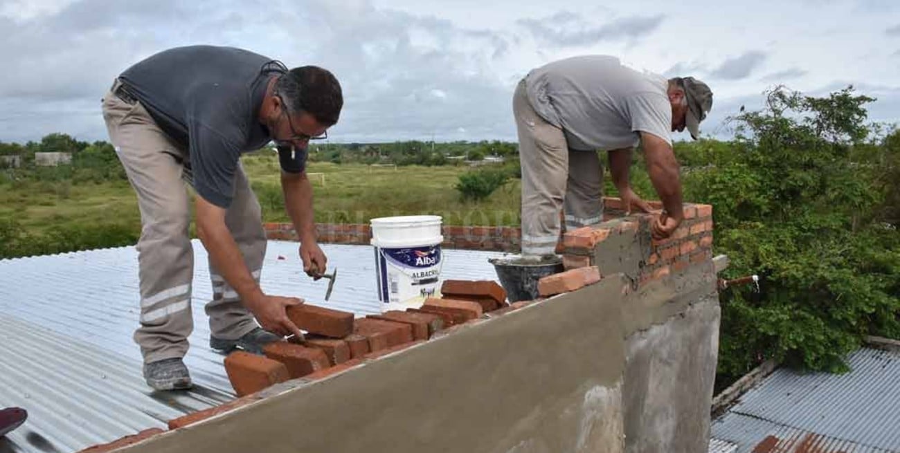 La familia Noguera ya tiene el techo  y de a poco se repone tras el temporal