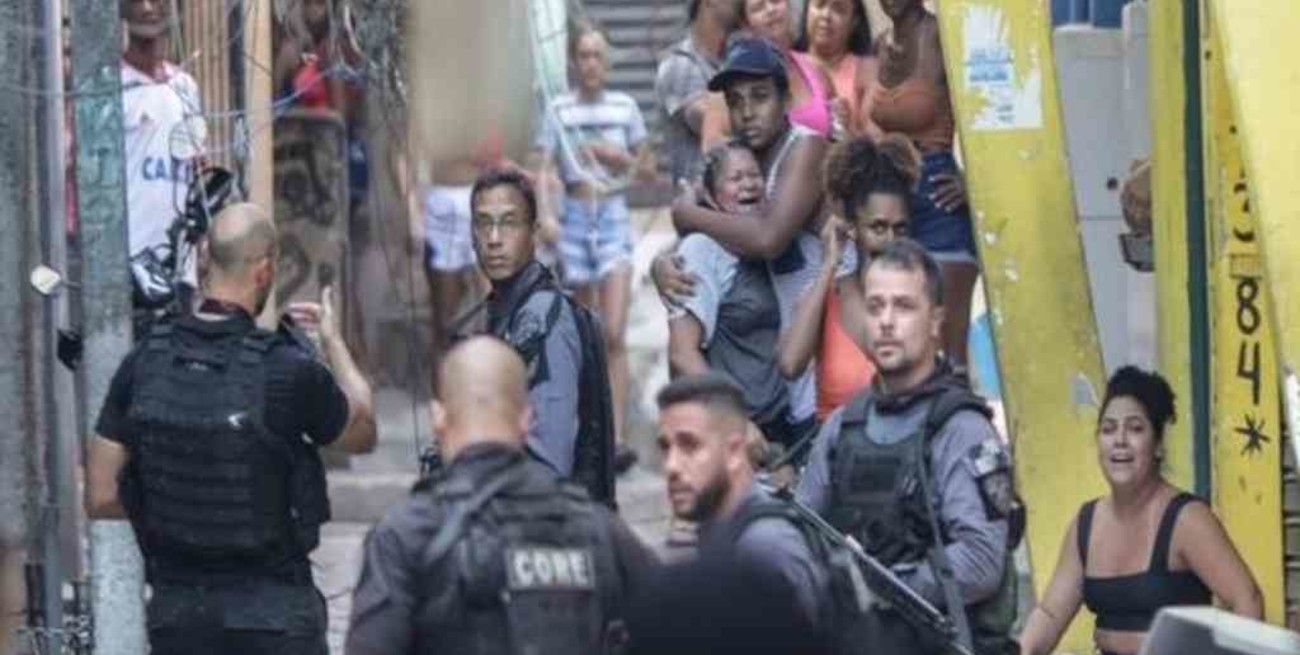 Al menos ocho muertos en una favela de Rio de Janeiro durante un tiroteo en una operación policial