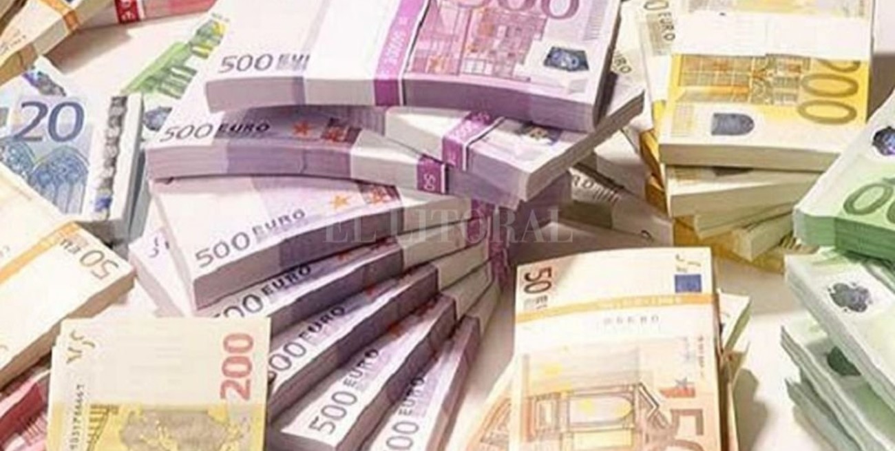 Por la crisis de gas, el Euro cae a su mínimo frente al dólar