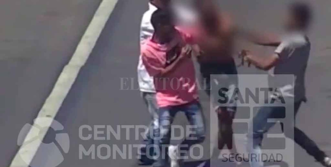 Video: pelea callejera en el ingreso oeste de Santa Fe 