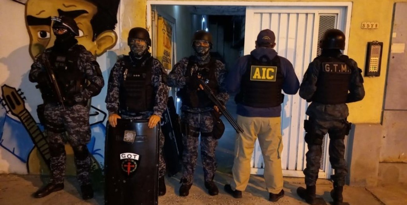 Rosario: secuestran armas, chalecos antibala, dinero, más de 20 celulares y vehículos