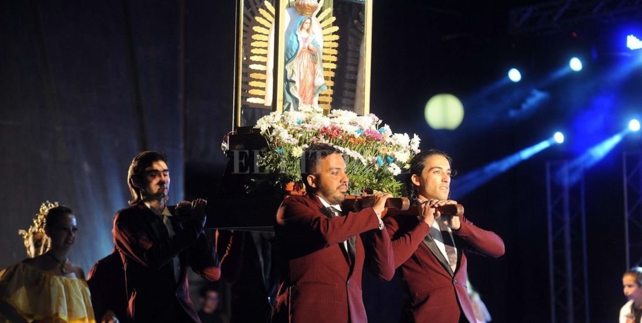 El Festival Folklórico de Guadalupe brilló en el Anfiteatro "Juan de Garay"