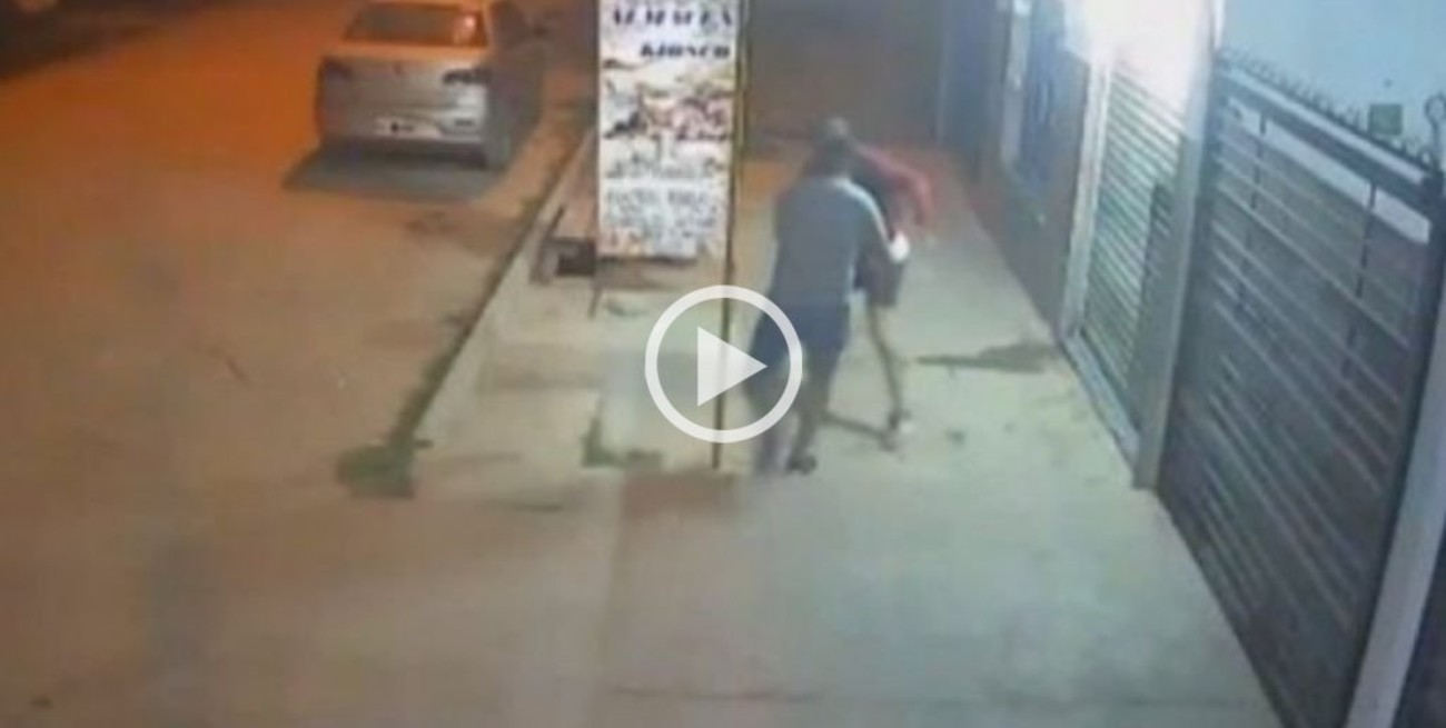 Video: un joven en grave estado tras ser baleado por motochorros en Buenos Aires