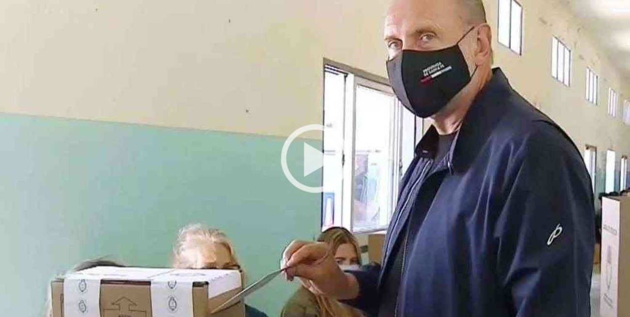 Votó Omar Perotti: "El deseo es que la gente pueda votar con tranquilidad"
