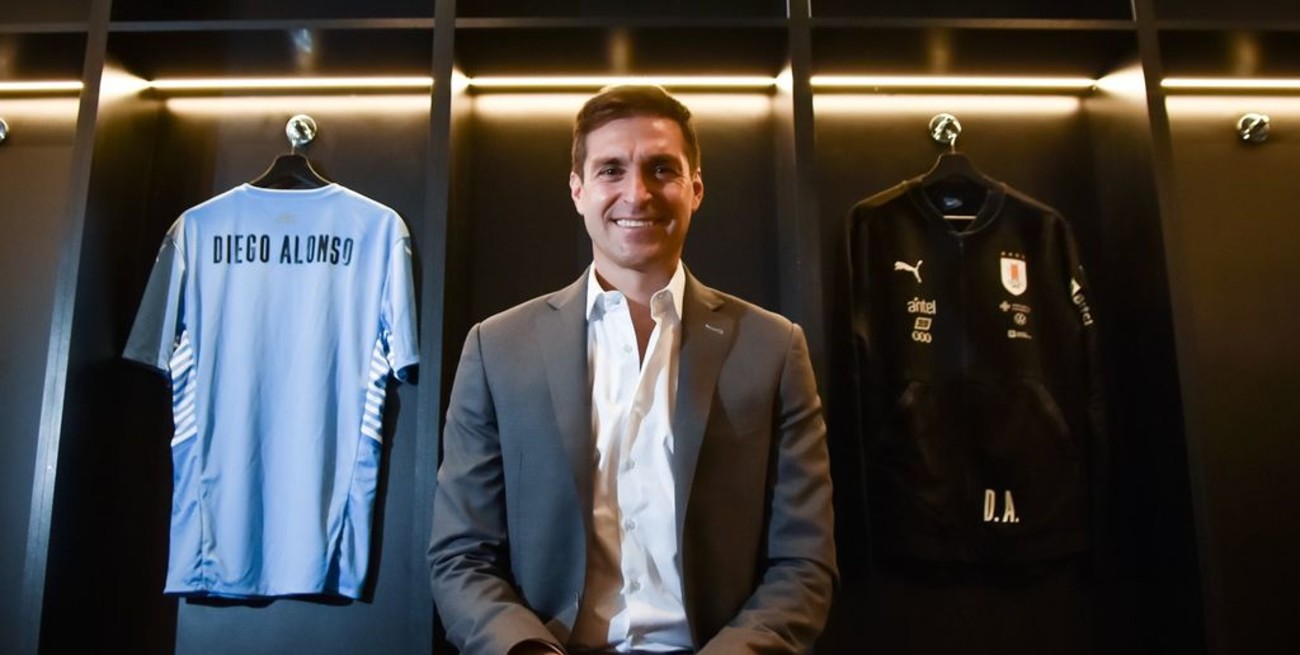 Sin De la Cruz y con Sebastián Sosa, Alonso dio su primera lista como DT de Uruguay