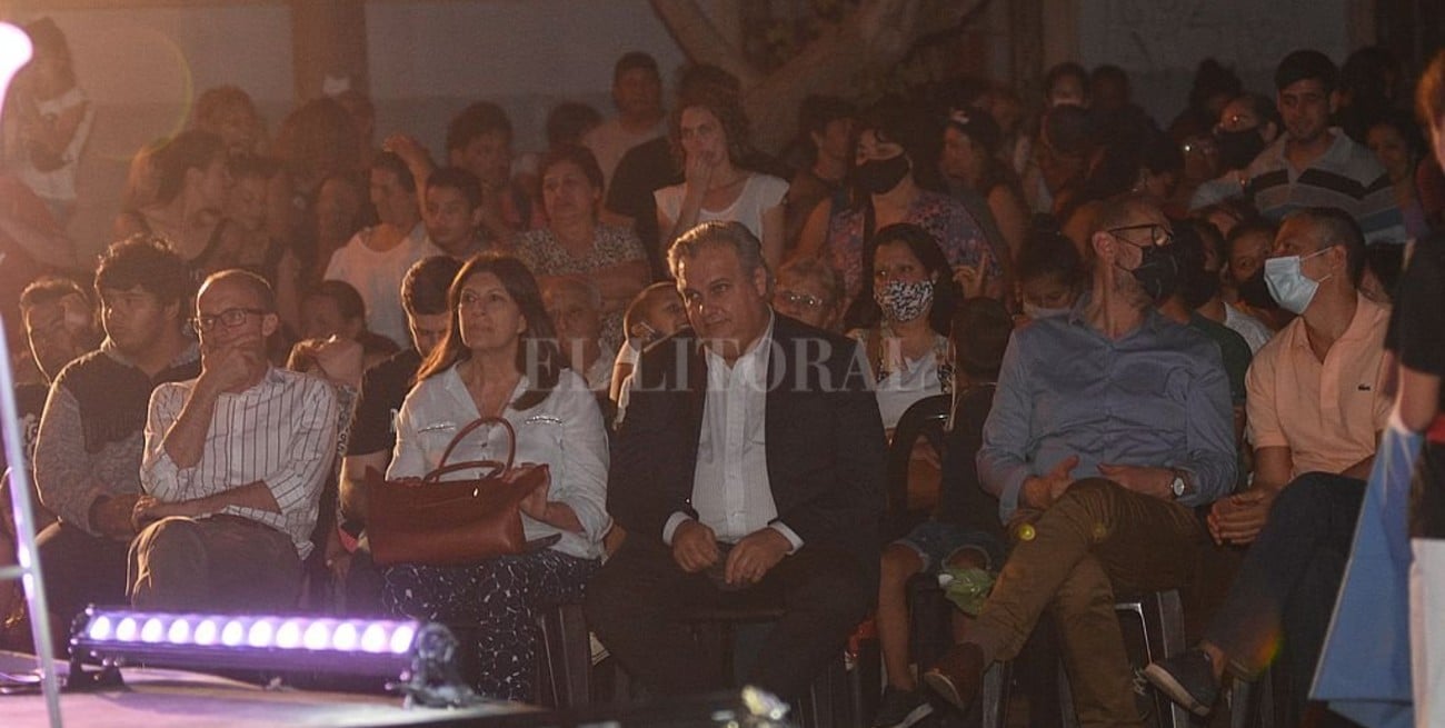 Bajo la luz de la estación Mitre