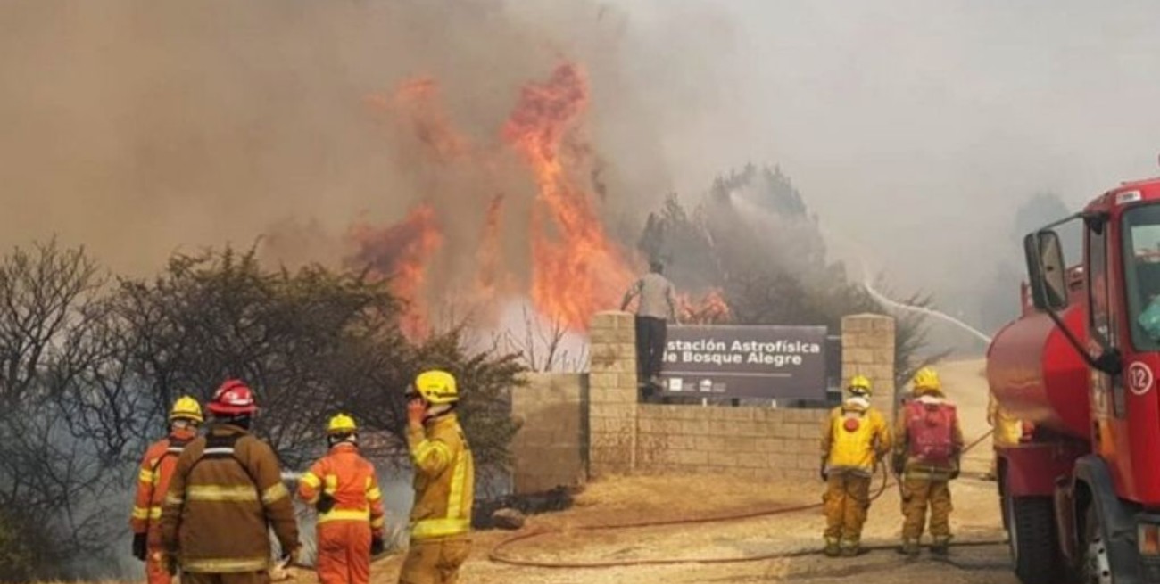 Combatía un incendio forestal, se mareó y falleció tras golpear con una piedra
