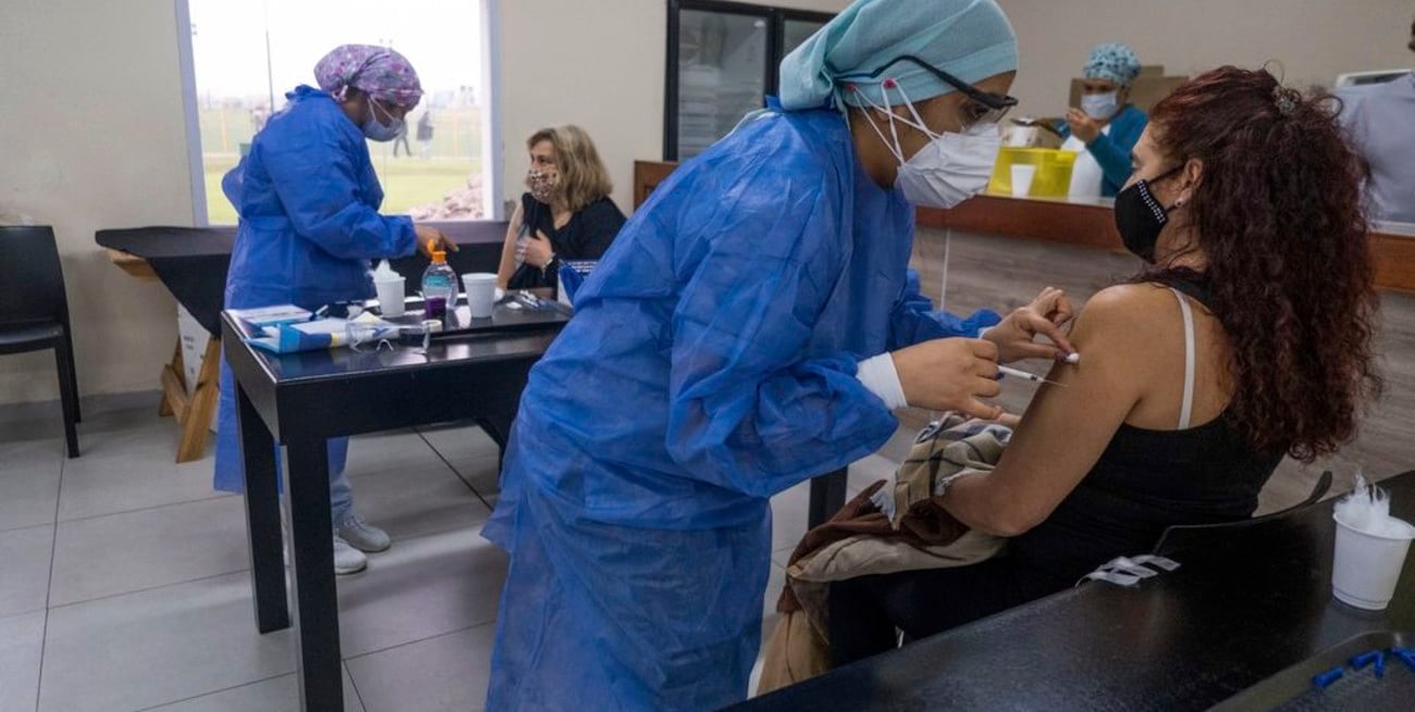 Argentina reportó cinco fallecidos y 1.881 nuevos contagios