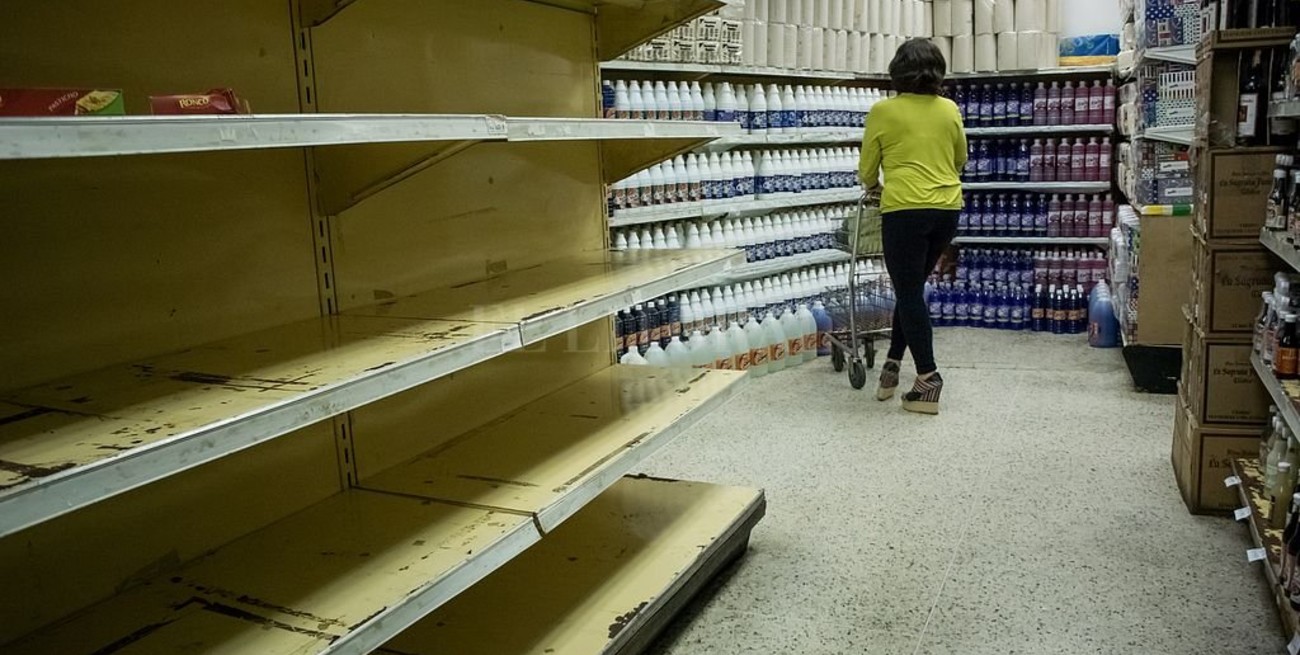 Venezuela tiene una inflación anual de casi 13.500%, según el parlamento
