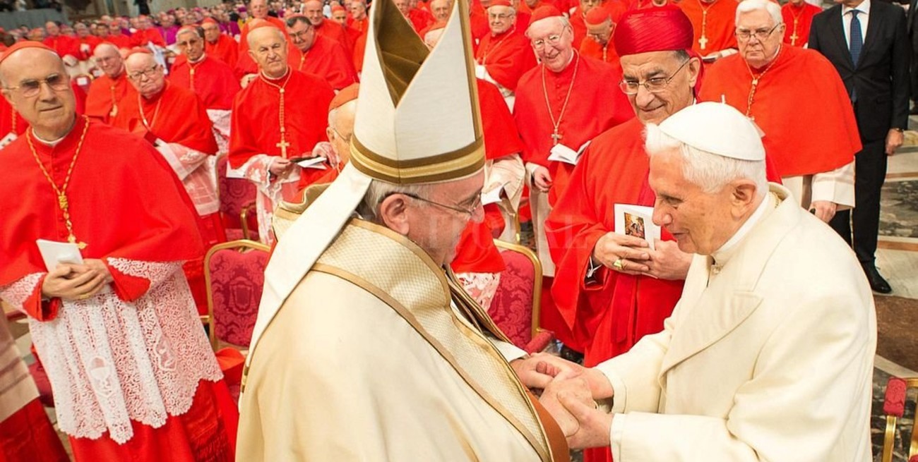 Benedicto XVI se opone a la ordenación de hombres casados