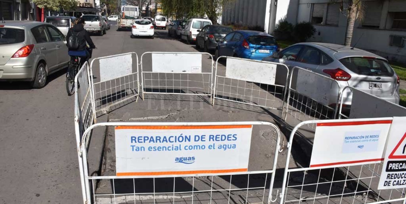 Corte en el tránsito en Urquiza por trabajos donde se hundió el pavimento