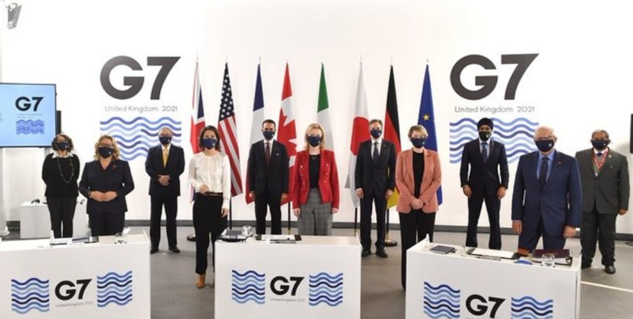 Habrá "enormes consecuencias" para Rusia si invade Ucrania