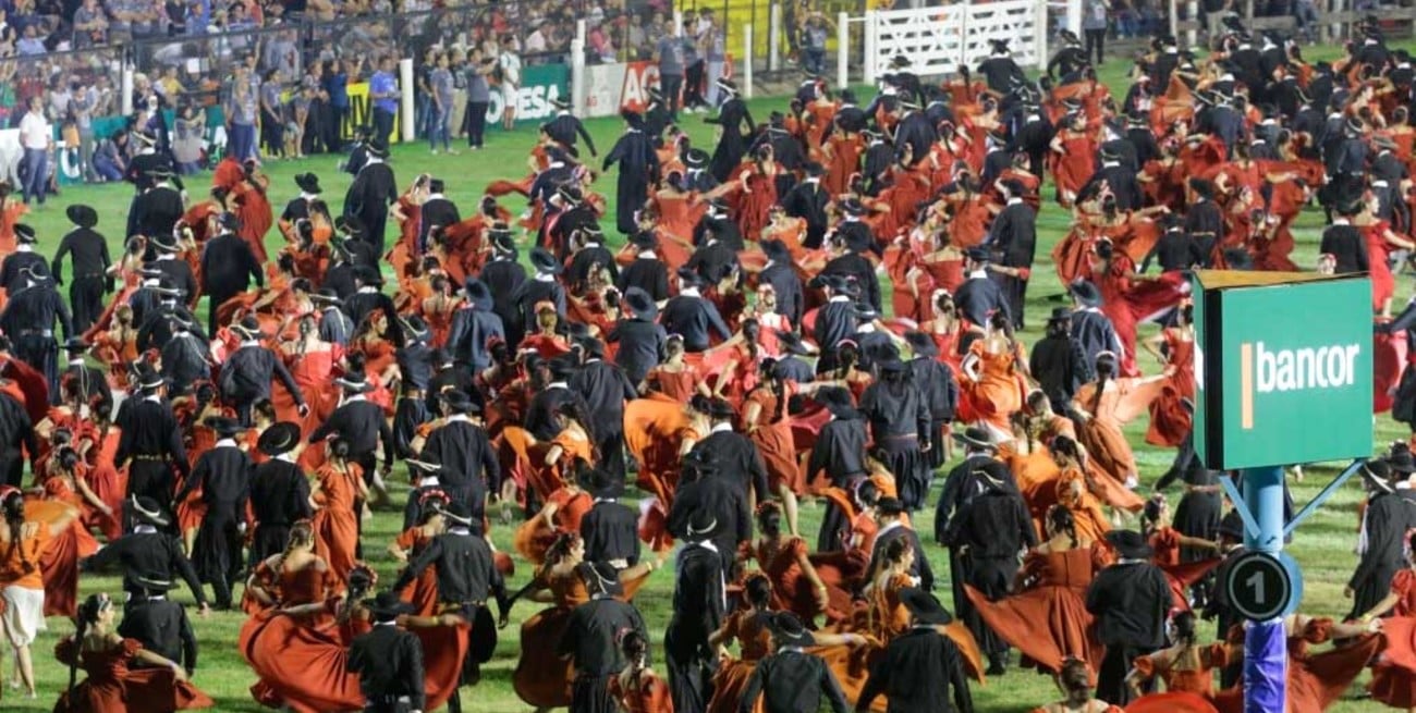 Los Manseros Santiagueños y Ulises Bueno animaron la apertura de Jesús María